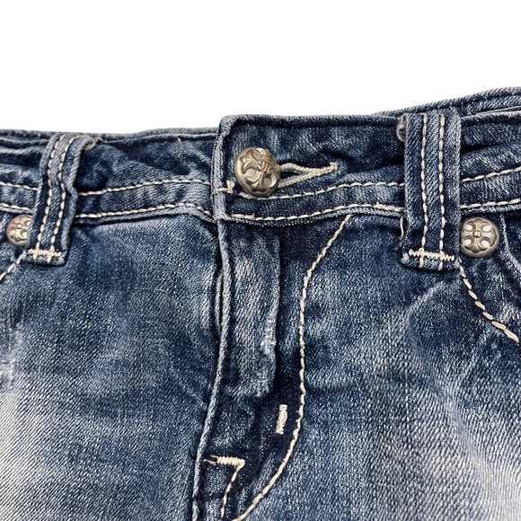 Miss Me Bermuda Denim Shorts with Peace Sign Detailing - Picture 5 of 15